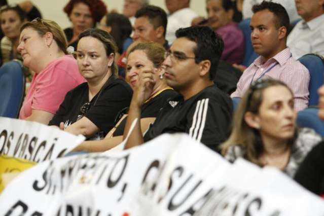 Ap&oacute;s protesto, Prefeitura convoca 332 professores aprovados em concurso