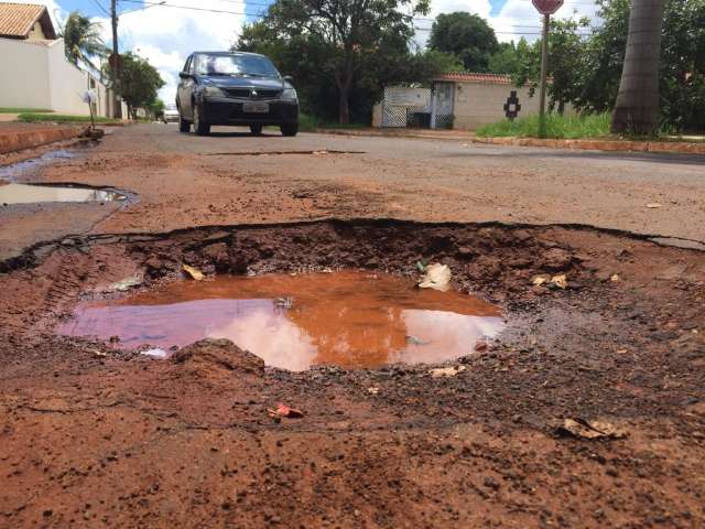 No Vilas Boas, rua sintetiza a buraqueira que atinge Campo Grande
