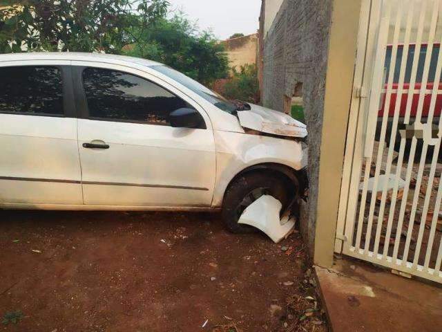 Embriagado, motorista &eacute; preso ao bater carro e derrubar muro