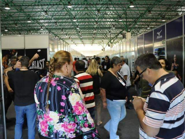 Com mais de 60 expositores, feira de cal&ccedil;ados segue at&eacute; ter&ccedil;a-feira 