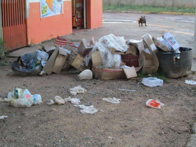 Depois de 8 dias, &iacute;ndios desocupam aterro e coleta &eacute; retomada