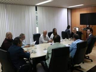 Reunião no TJMS discutiu meios de acelerar liberação de pátios e negociação de veículos apreendidos pelas polícias em MS. (Foto: TJMS/Divulgação)