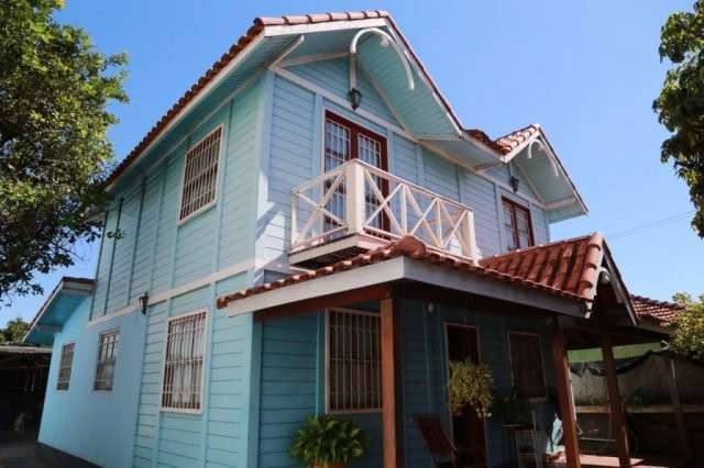 Inspirada na serra ga&uacute;cha, casa azul &eacute; sossego dos netos de Beatriz e Nadir