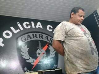 Gerson foi preso em flagrante no imóvel onde falsificava os documentos. (Foto: Geisy Garnes) 
