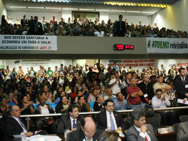  Deputados aprovam pacote de reajustes dos servidores p&uacute;blicos
