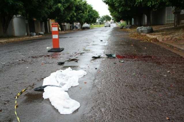 Motociclista morre e passageira fica ferida em acidente no Jardim Im&aacute;