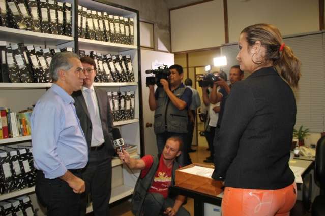 Azambuja visita as reparti&ccedil;&otilde;es e conhece estrutura do governo