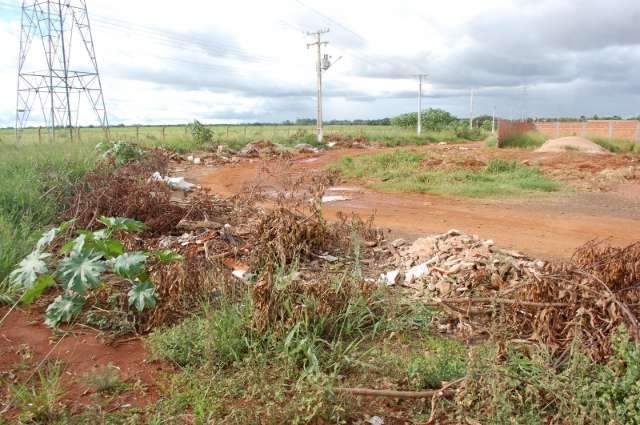 Morador diz que asfalto &eacute; luxo e pede seguran&ccedil;a no Bosque das Araras