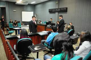 O estudante tenta convencer os jurados sobre o caso que está em andamento. (Fotos:Rodrigo Pazinato)