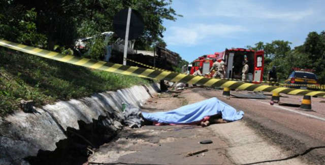  Homem morre e dois ficam gravemente feridos em acidente na BR-163
