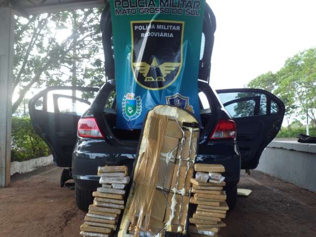 Carro roubado em Curitiba &eacute; recuperado em MS com 52 quilos de maconha