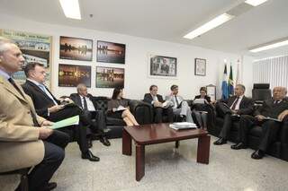 Reinaldo Azambuja em reunião com a bancada de Mato Grosso do Sul, esta tarde, em Brasília (Foto: Divulgação/Governo do Estado)