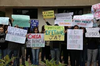 na quarta-feira passada acadêmicos protestaram em frente à governadoria (Foto: Fernando Antunes/Arquivo)