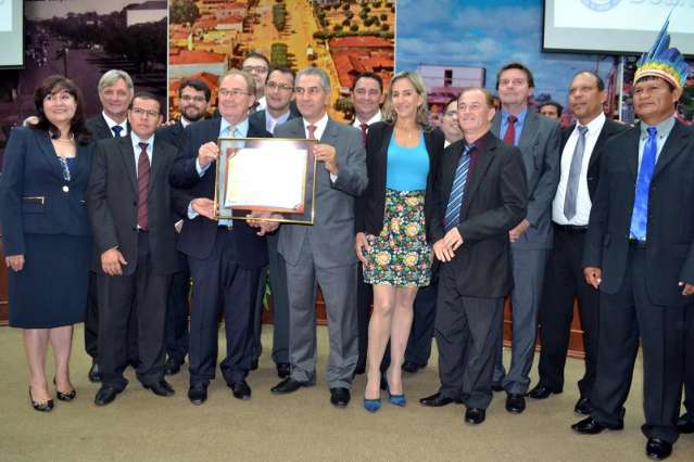 Homenageado, Reinaldo garante espa&ccedil;o para a cidade, mas n&atilde;o revela nomes