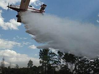 Aeronave do 2º Esquadrão de Aviação Operacional do Corpo de Bombeiros do Distrito Federal será usado combate aos incêndios no Estado. (Foto: Divulgação)