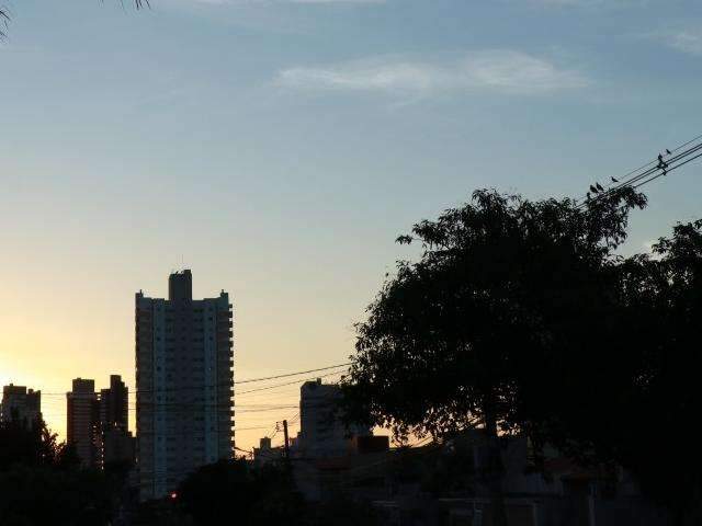 Meteorologia prev&ecirc; sexta-feira com chuva isolada e calor de 37&deg;C em MS