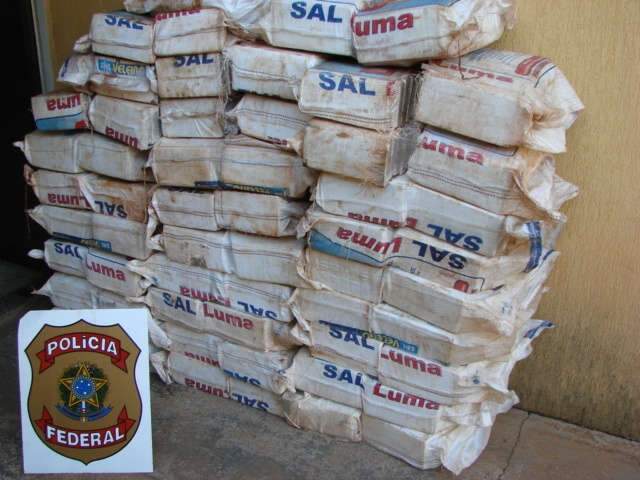  Traficante abandona carro com 774 kg de maconha em estrada vicinal de Caarap&oacute;