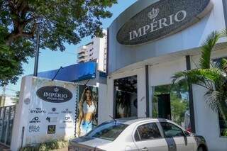 Imp&eacute;rio Atacado Jeans renova estoque de fim de ano com cal&ccedil;as por R$ 39,90