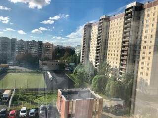 Visão da janela do meu quarto no sétimo andar do hotel, pouco mais de 3h da madrugada e já havia claridade plena do dia em São Petersburgo (Foto: Paulo Nonato de Souza)