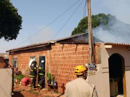 Incêndio atinge residência em bairro da região sul, 3º caso do dia