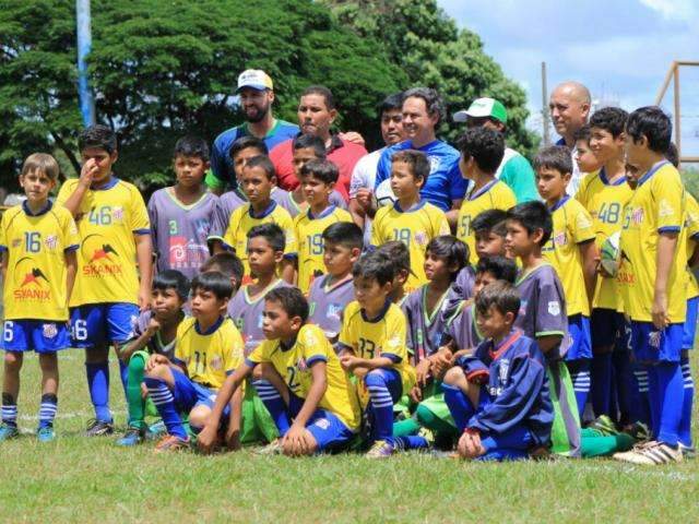 Nova escolinha de futebol &eacute; inaugurada no Jos&eacute; Abr&atilde;o durante campeonato