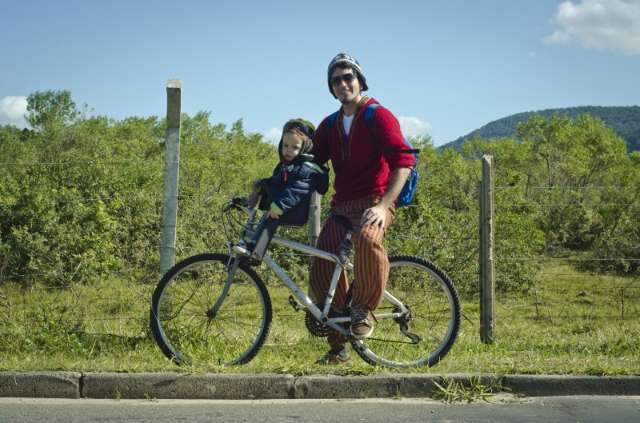 Fot&oacute;grafo pedala h&aacute; 1 ano em busca de hist&oacute;rias de brasileiros e suas bicicletas