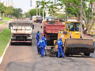 Número menor de cruzamento, pouco tráfego e boa condição do asfalto facilita o trabalho (Foto:João Garrigó)