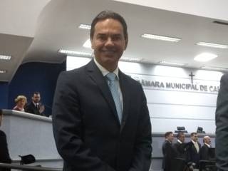 Prefeito participou nesta tarde da cerimônia de posse da Mesa Diretora (Foto: Aline dos Santos)