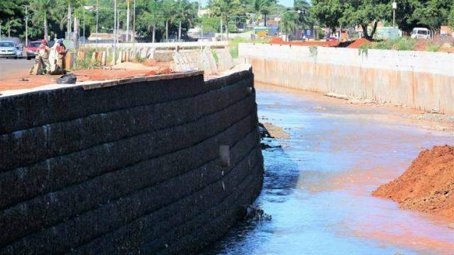 Prefeitura j&aacute; concluiu 60% das obras na regi&atilde;o do C&oacute;rrego Anhandu&iacute;