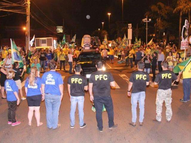 Com culto ecum&ecirc;nico e carreata, manifestantes voltam &agrave; Afonso Pena