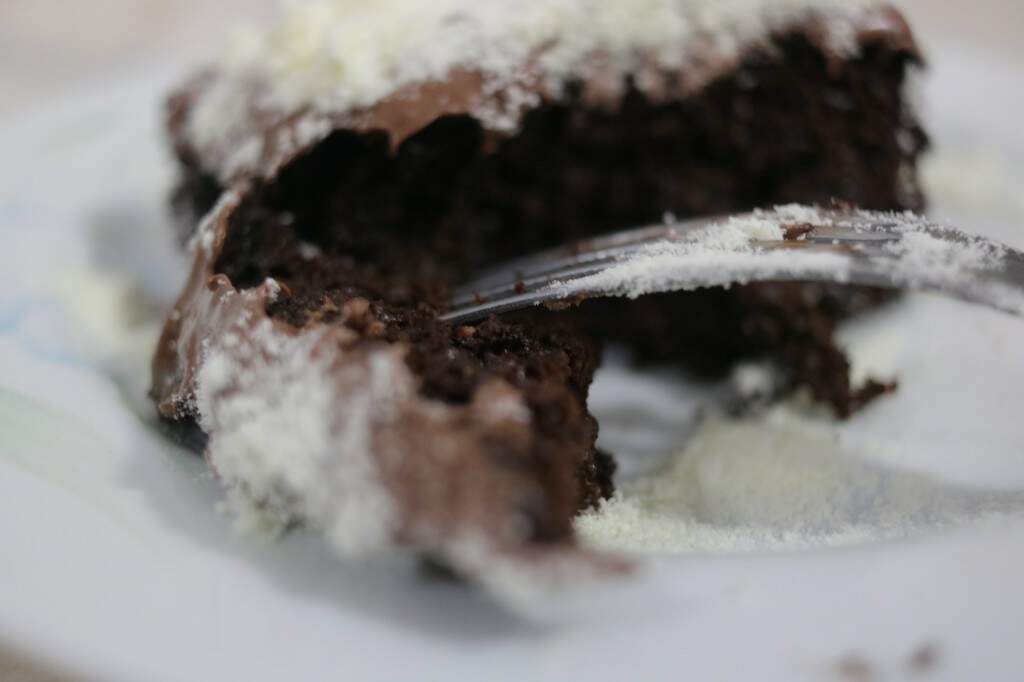 Bolo de chocolate sem farinha de trigo, sem leite e super rápido