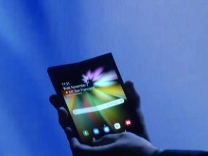 Mesmo sem data de lançamento, Samsung mostra seu 1º celular dobrável 