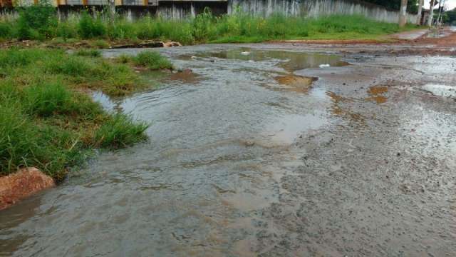 Chuva deixa moradores em alerta e causa problemas nas Moreninhas