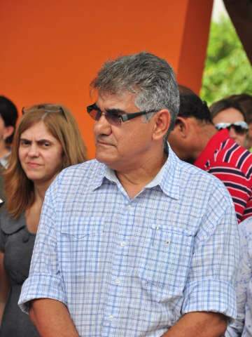  Prefeitura j&aacute; come&ccedil;ou limpeza e instala&ccedil;&atilde;o de postes na Pra&ccedil;a do Papa
