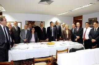 Moka (esq.) e senadores que integram o grupo dos independentes e oposição (Foto: Geraldo Magela/Agência Senado)