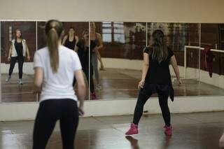 Em Campo Grande as aulas acontecem na Duo Escola de Dança . (Foto: João Paulo Gonçalves)