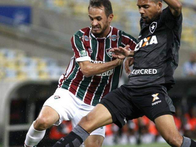 Em cl&aacute;ssico de baixo p&uacute;blico, Botafogo vence Flu e reage na tabela