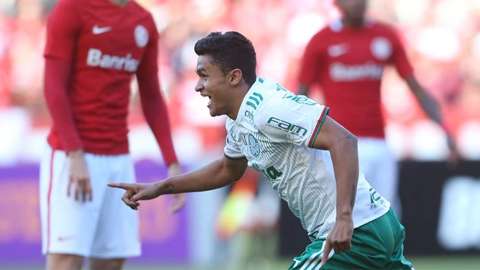 Palmeiras vence o Internacional e segue na liderança do campeonato 