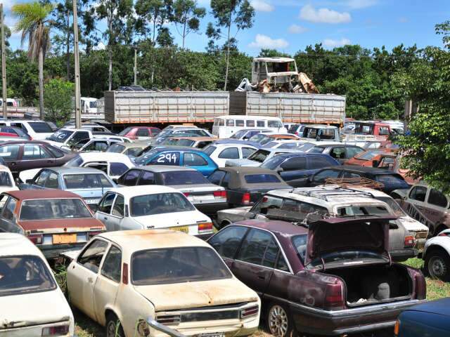  Detran leiloa 527 sucadas de ve&iacute;culos em outubro