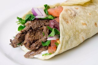 Um dos maiores segredos na preparação do Shawarma é o tempero da carne.