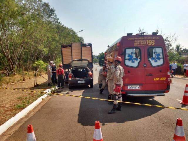 Motorista morre ap&oacute;s perder controle e atingir semirreboque estacionado 