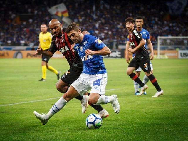 Cruzeiro e Atl&eacute;tico-PR n&atilde;o empolgam e ficam no 1 a 1 no Mineir&atilde;o 