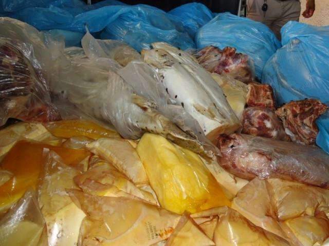 Durante opera&ccedil;&atilde;o, 1,7 tonelada de alimento irregular &eacute; apreendida