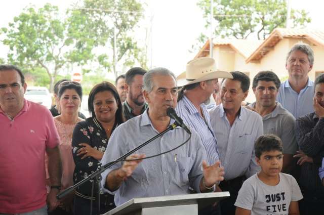 Governador assina lei estadual que torna santa padroeira de MS