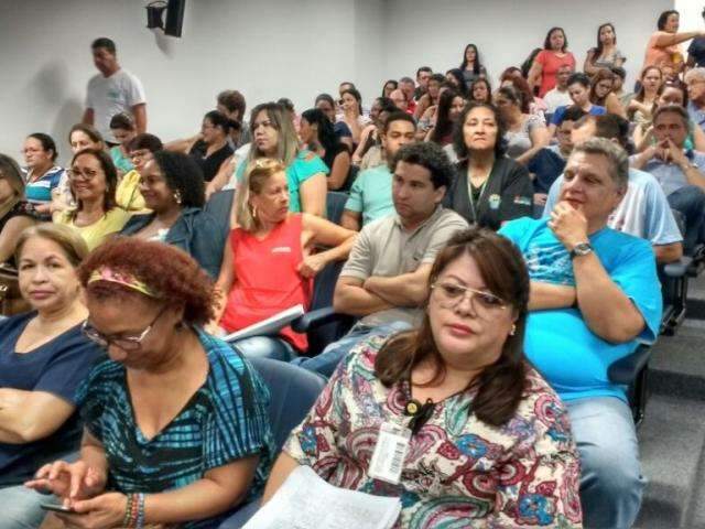 Servidores lotam Assembleia &agrave; espera de plano de cargos e carreiras