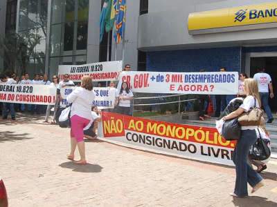  Restri&ccedil;&atilde;o de cr&eacute;dito consignado ao BB gera novo protesto de trabalhadores