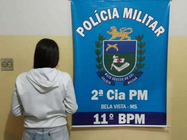 Jovens s&atilde;o presas em &ocirc;nibus com 40 tabletes de maconha na bagagem 