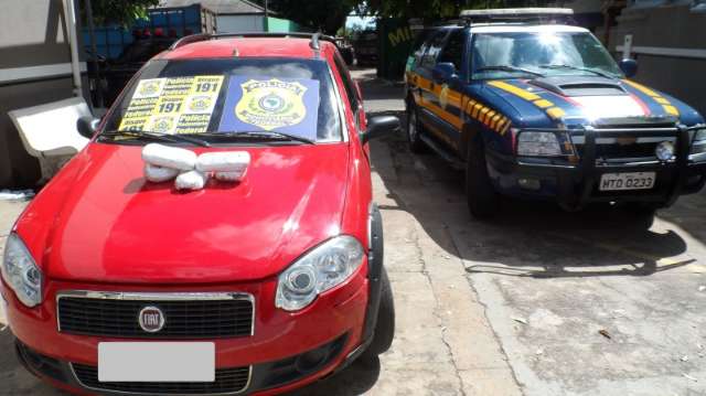 Dois s&atilde;o presos com 4 kg de coca&iacute;na. &Eacute; a terceira apreens&atilde;o feita pela PRF
