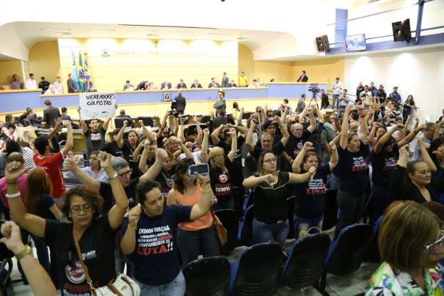 Bernal repete a&ccedil;&otilde;es para a cidade e ainda trabalha com equipe incompleta 