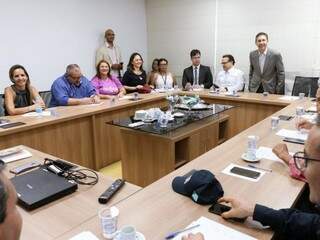 Reunião para discutir internação compulsória de dependentes químicos foi realizada na manhã desta quinta-feira, na Santa Casa (Foto: Henrique Kawaminami)